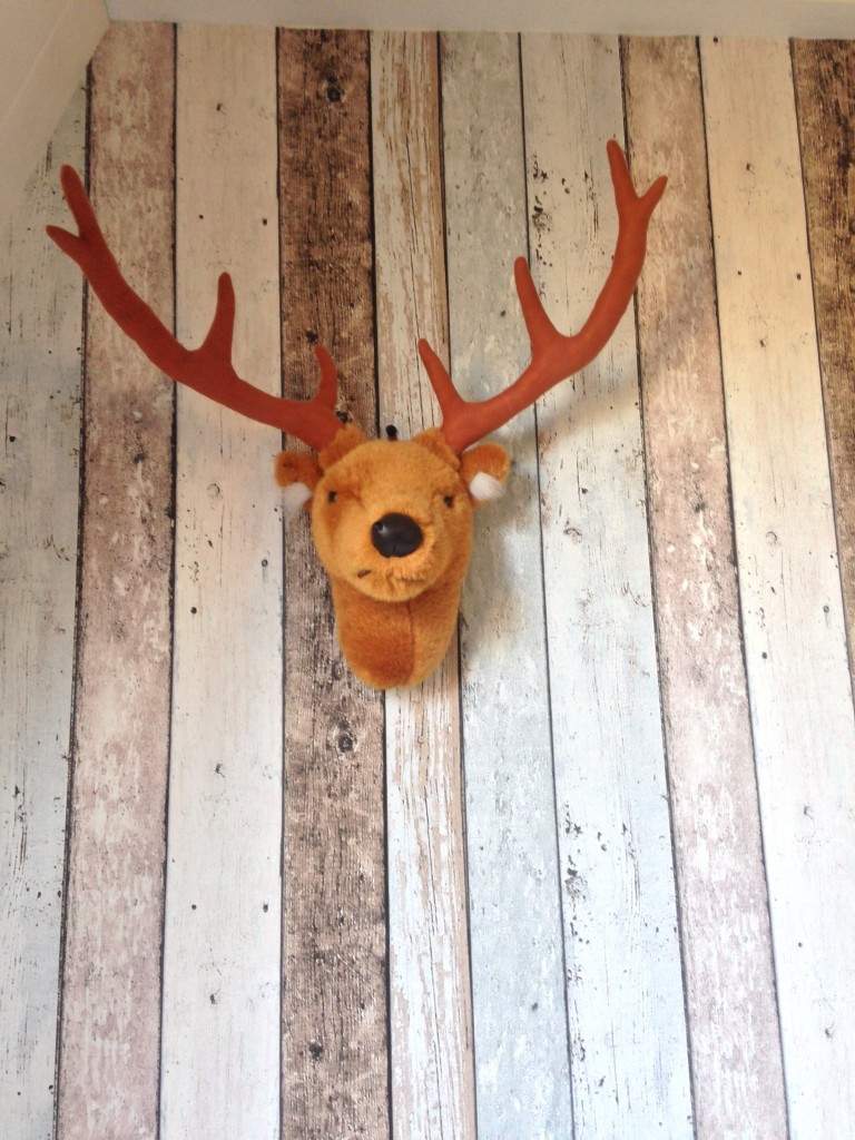 Babykamer behang hout: leuk om een babykamer wat stoerder ...
