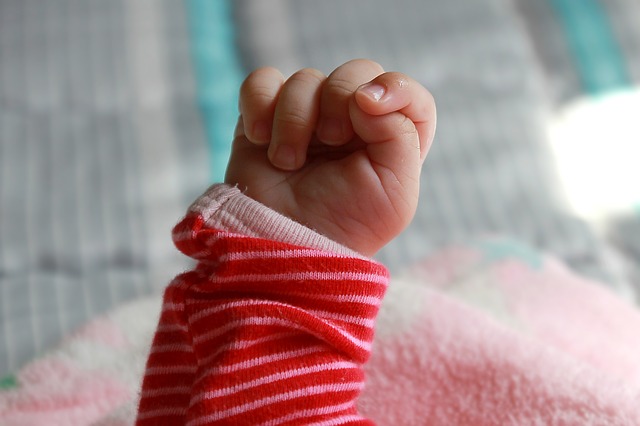 vingers baby'tje vingerafdruk tijdens zwangerschap