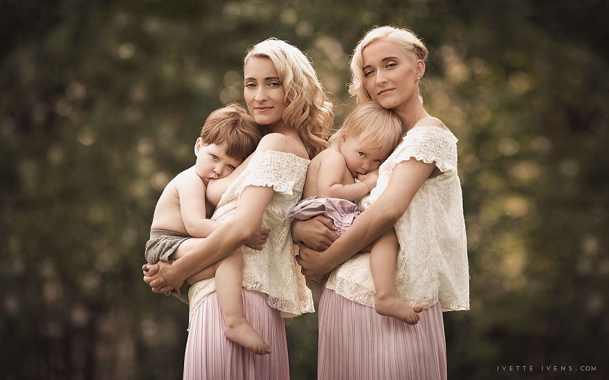tweeling geeft borstvoeding