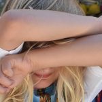 Filmpje: 2-jarige furieus over komst kleine zusje