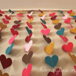 DIY: Maak je eigen slinger van papieren hartjes