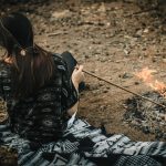 Vrouw veroorzaakt bosbrand na eenzame bevalling in de wildernis