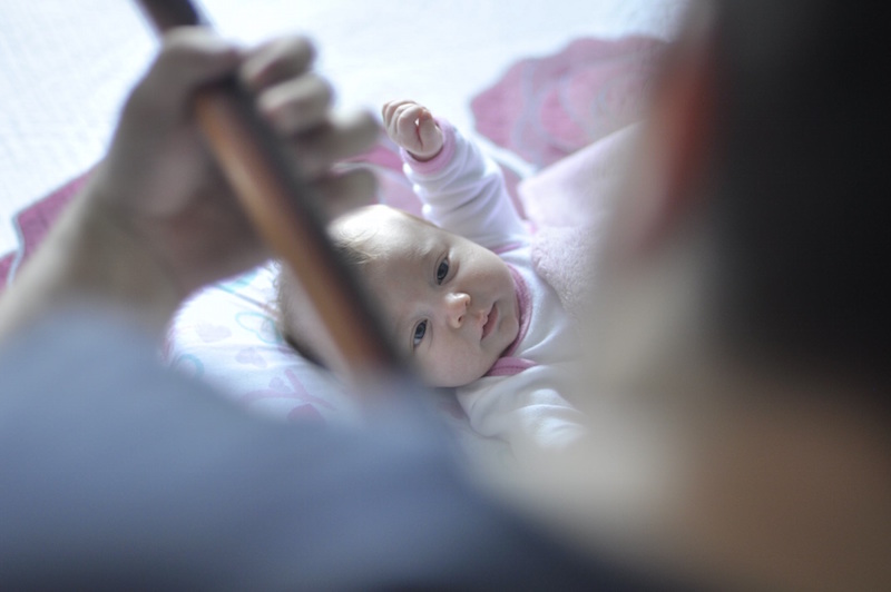 baby interactie muziek luisteren stem